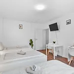 Bege Corporate Nest Apartamento